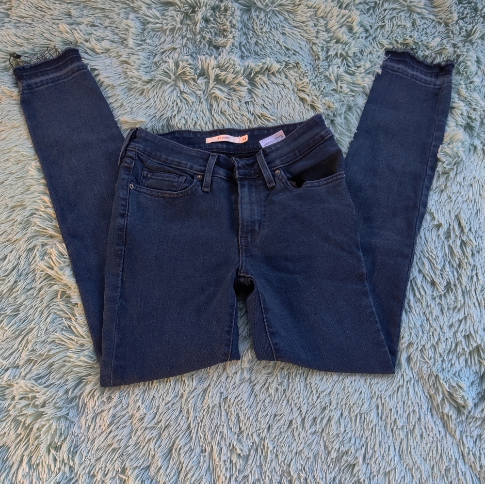 Levi-Strauss - Dark Wash 711 Skinny Jeans - Size 24